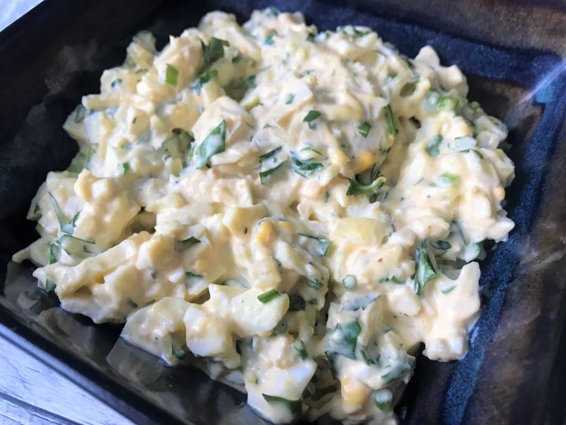 Chrzanowa pasta jajeczna z pietruszką i cebulką