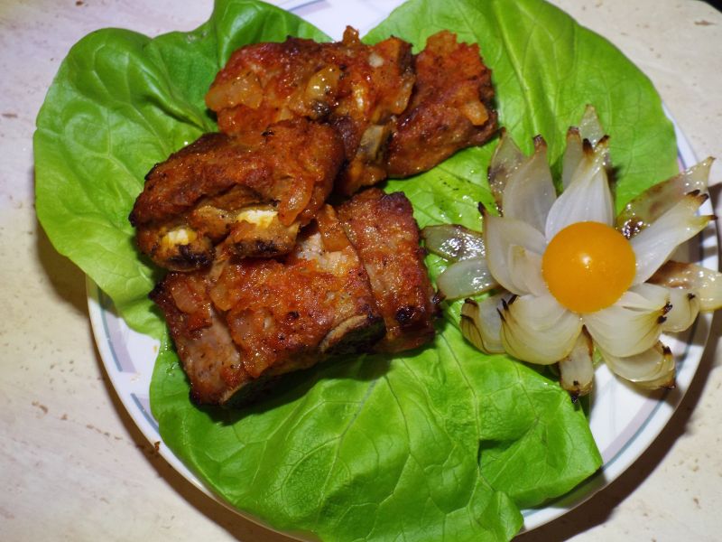 Chrzanowo-ketchupowe pieczone żeberka