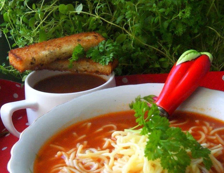 Chuda pomidorowa z pikantną wrzutką