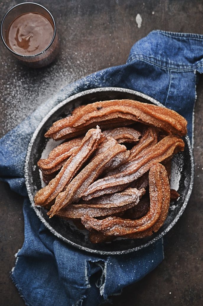 churros z sosem czekoladowym