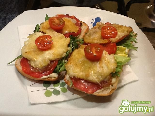 Ciabatki z panierowaną mozzarellą