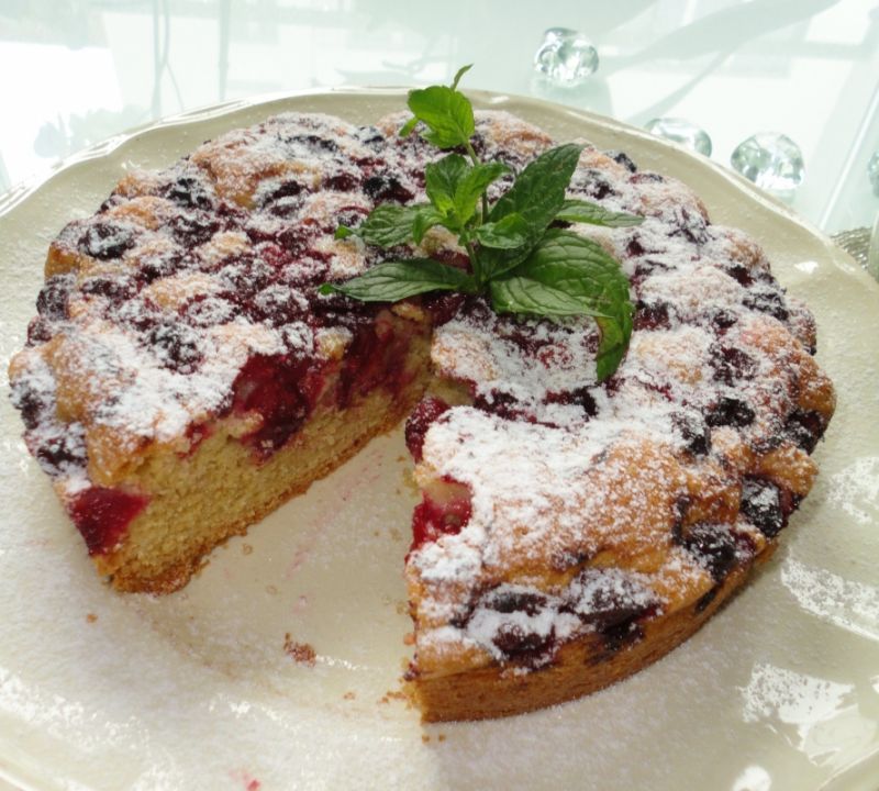 Ciacho "Mniam" z wiśnią Ciacho "Mniam" z wiśnią