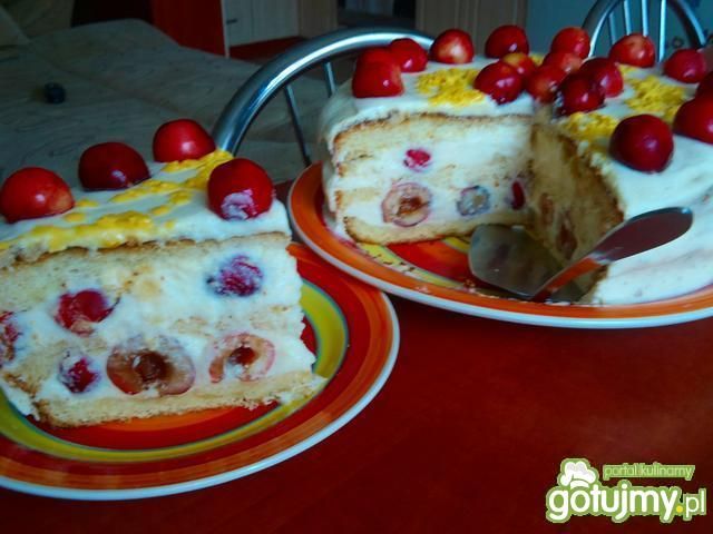 Ciacho z czereśniami 