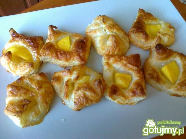 Ciasteczka francuskie z brzoskwiniami