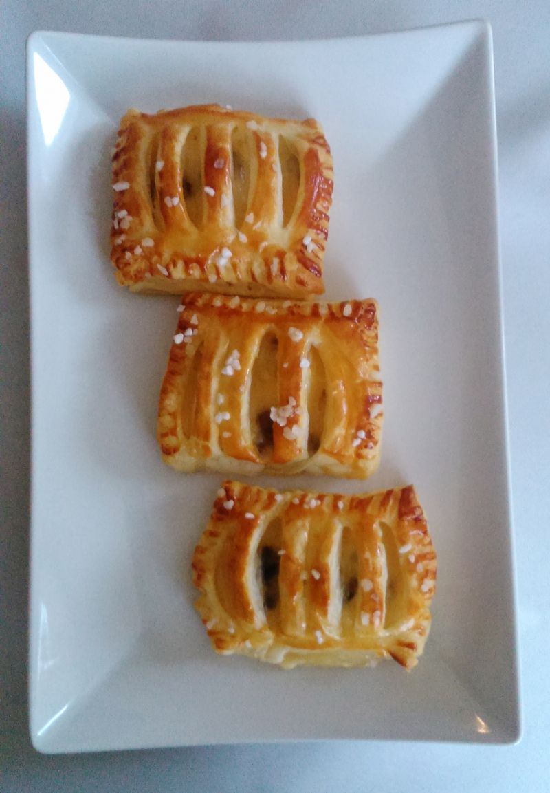 Ciasteczka francuskie z budyniem i rodzynkami  Ciasteczka francuskie z budyniem i rodzynkami