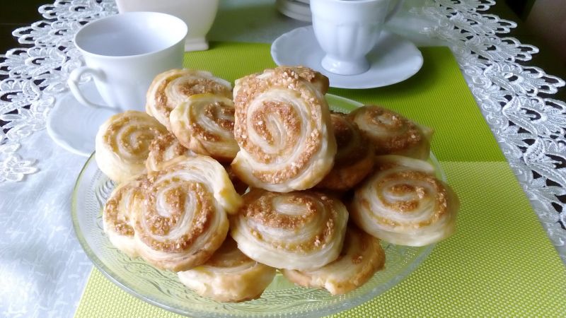 Ciasteczka francuskie z kruszonymi sezamkami Ciasteczka francuskie z kruszonymi sezamkami