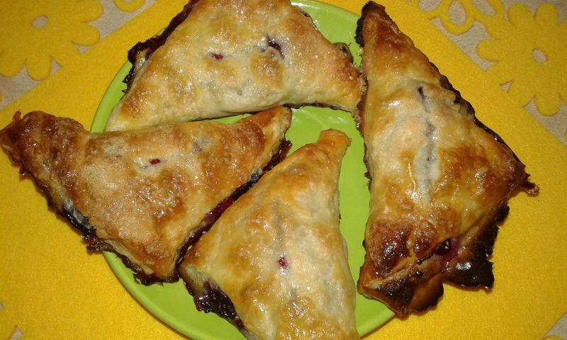 Ciasteczka francuskie z kwaśnymi owocami