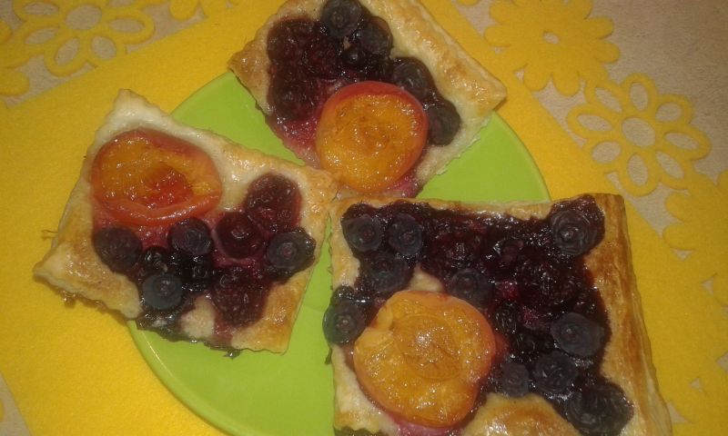 Ciasteczka francuskie z wieloma owocami Ciasteczka francuskie z wieloma owocami