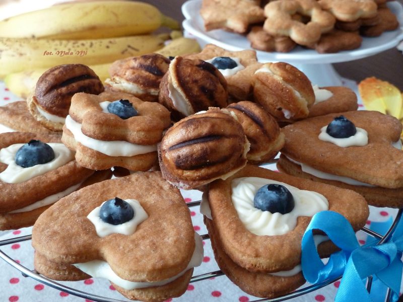 Ciasteczka i orzeszki bananowe Ciasteczka i orzeszki bananowe