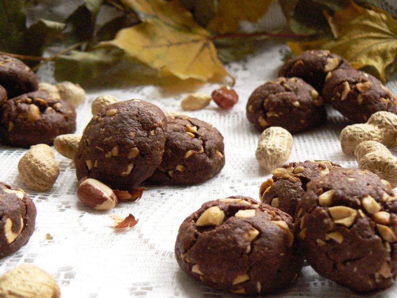 Ciasteczka kakaowe z czekoladą i orzechami Ciasteczka kakaowe z czekoladą i orzechami