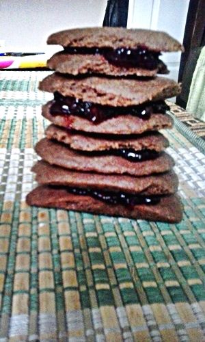 Ciasteczka kakaowo - korzenne przełożone dżemem Ciasteczka kakaowo - korzenne przełożone dżemem