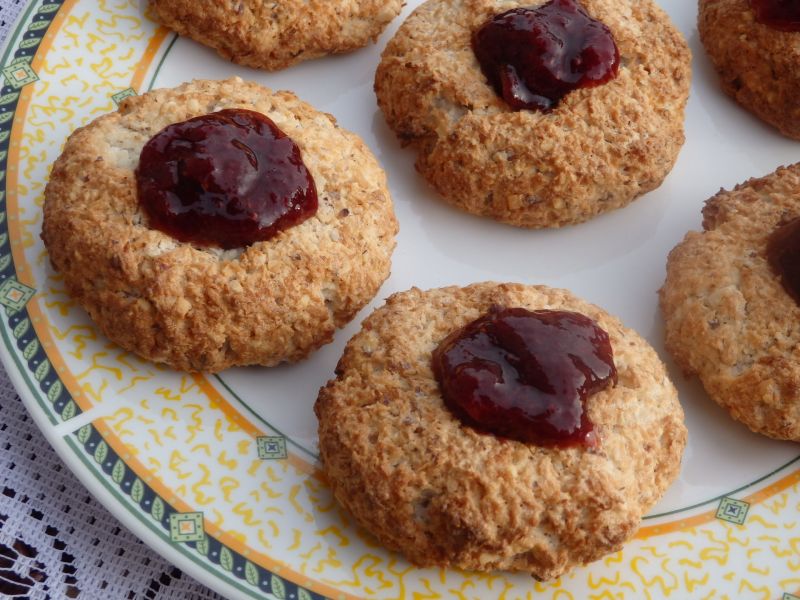 Ciasteczka kokosowo-migdałowe z dżemem 