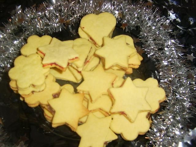 Ciasteczka kruche, sklejane marmoladą