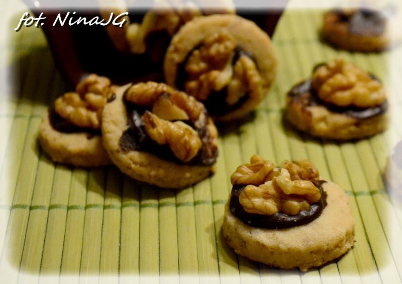 Ciasteczka orzechowe ze skwarków