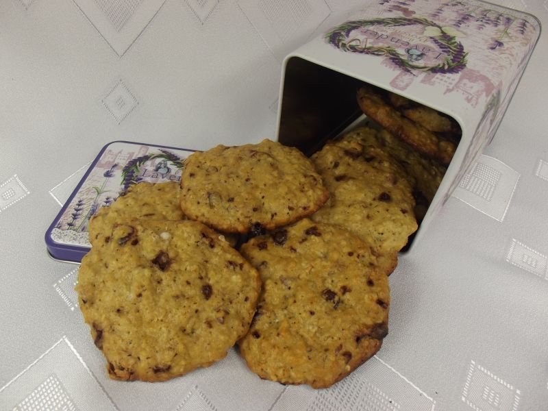 Ciasteczka owsiane z czekoladą i orzechami Ciasteczka owsiane z czekoladą i orzechami