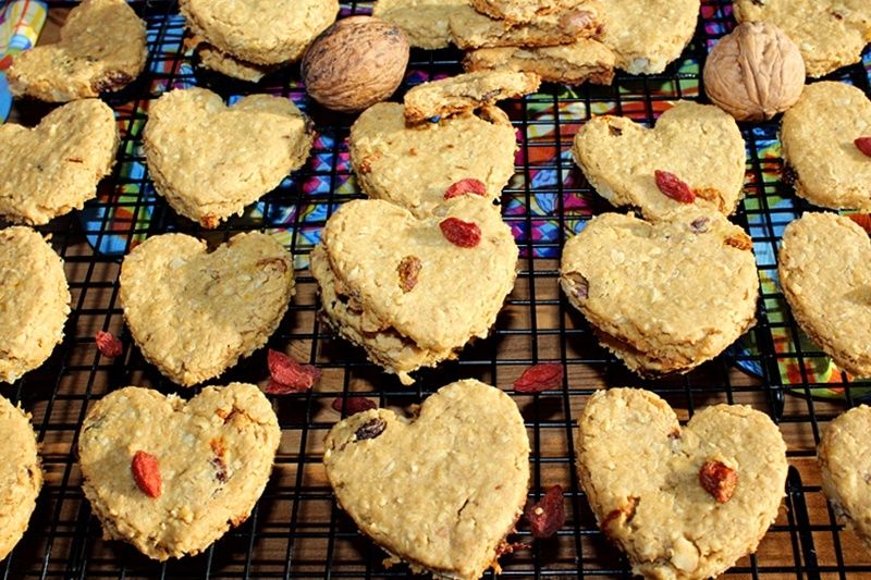 Ciasteczka owsiane z masłem orzechowym i bakaliami