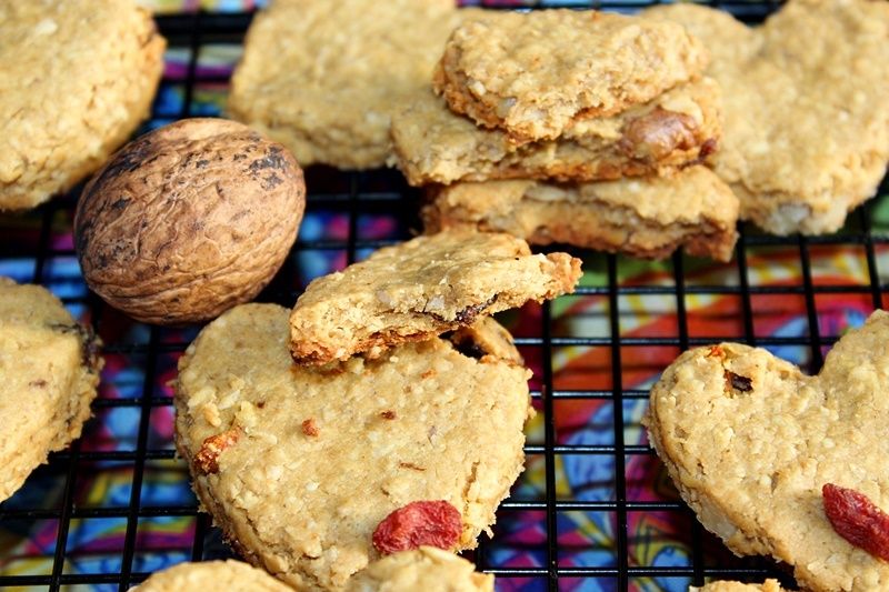 Ciasteczka owsiane z masłem orzechowym i bakaliami