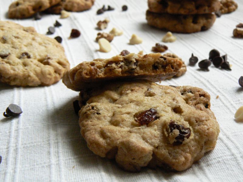 Ciasteczka owsiane z orzechami i czekoladą