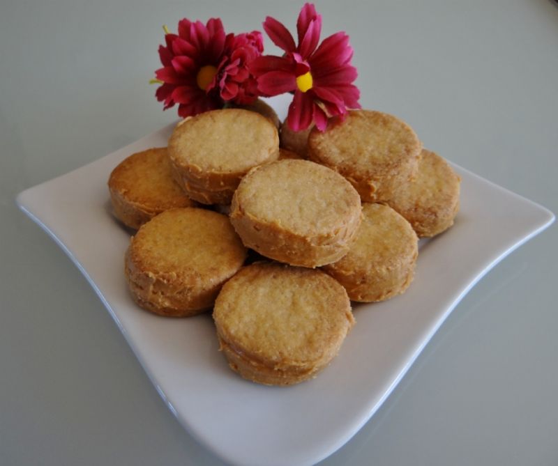 Ciasteczka przekładane masłem orzechowym