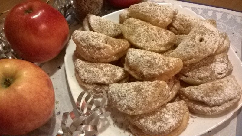 Ciasteczka serowe nadziewane jabłkami