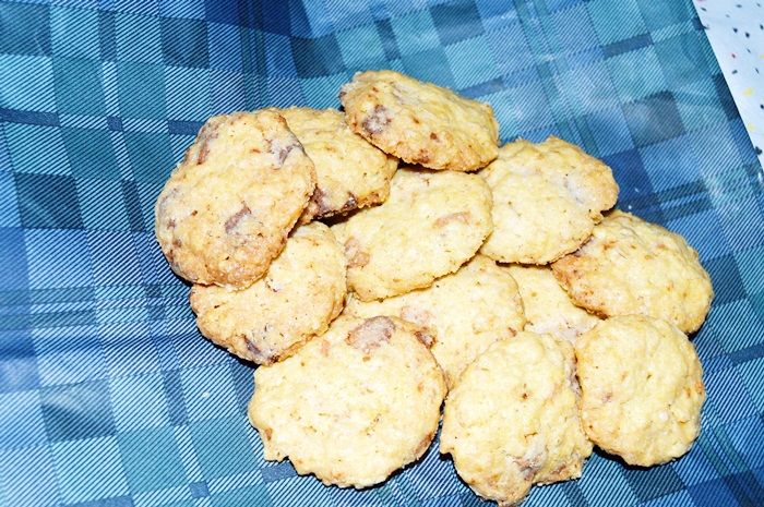 Ciasteczka z białą czekoladą i płatkami owsianymi