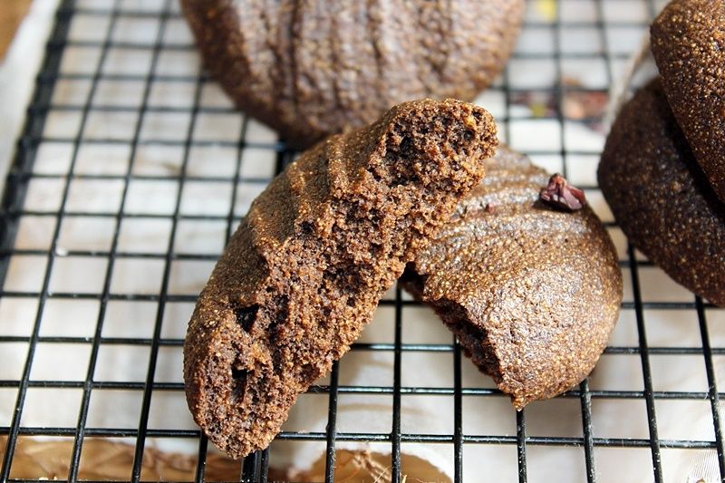 Ciasteczka z kaszą manną i kakao słodzone melasą