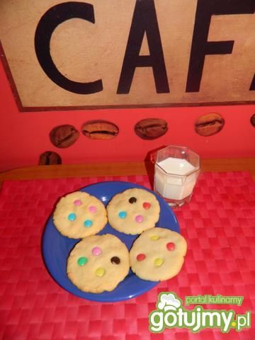 Ciasteczka z kolorowymi drażetkami. Ciasteczka z kolorowymi drażetkami.