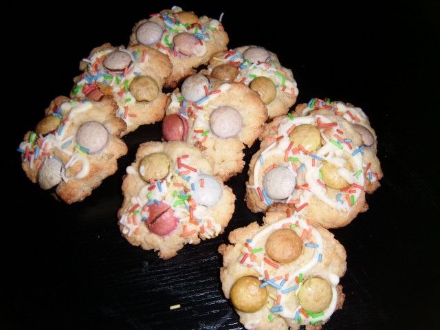 Ciasteczka z kolorowymi drażetkami Ciasteczka z kolorowymi drażetkami