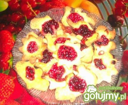 Ciasteczka z konfiturą wiśniową Ciasteczka z konfiturą wiśniową