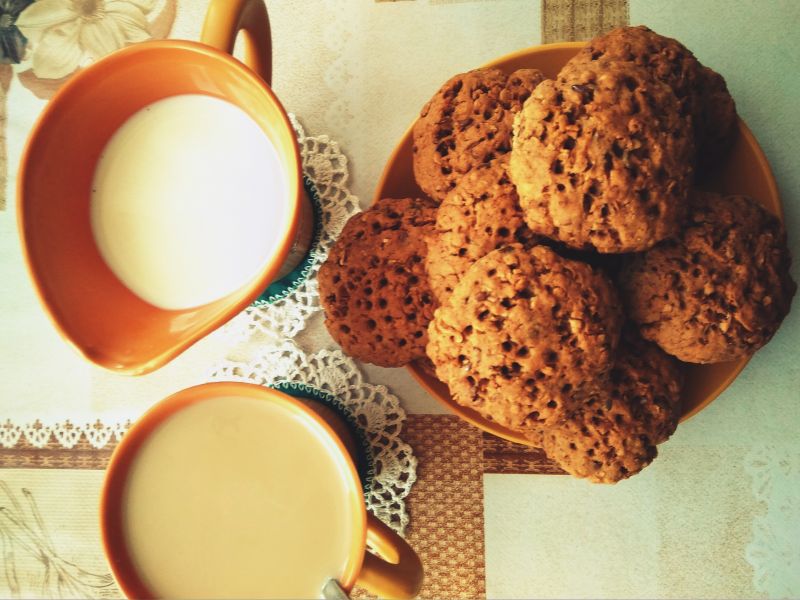 Ciasteczka z kwiatami pięknej, żółtej Forsycji.