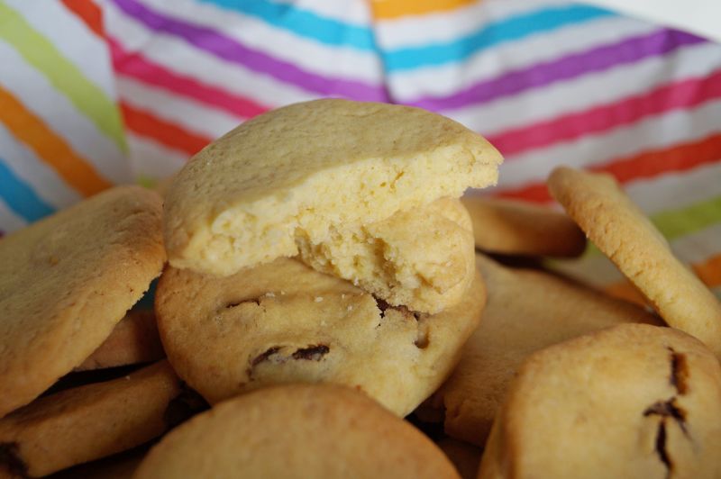 Ciasteczka z mąką kukurydzianą i rodzynkami 