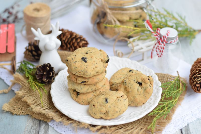 Ciasteczka z makiem i kandyzowaną porzeczką czarną Ciasteczka z makiem i kandyzowaną porzeczką czarną