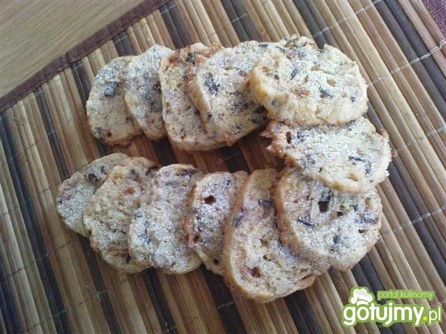 Ciasteczka z marcepanem i orzechami