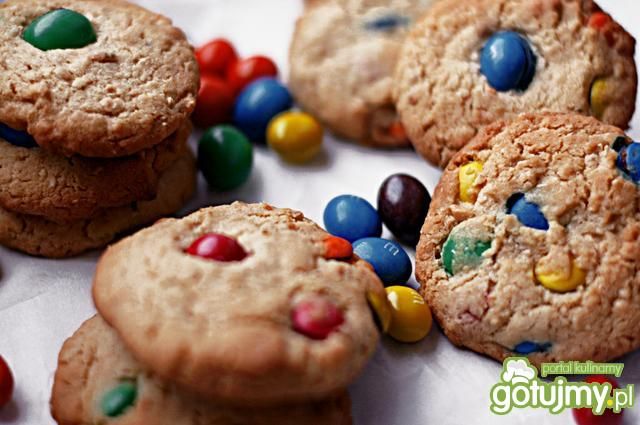 Ciasteczka z m&m's i masłem orzechowym