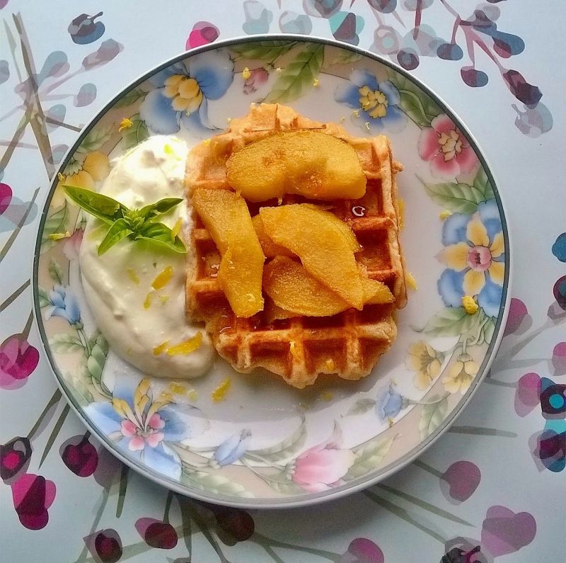 Ciasteczkowo - serowe gofry z gruszką