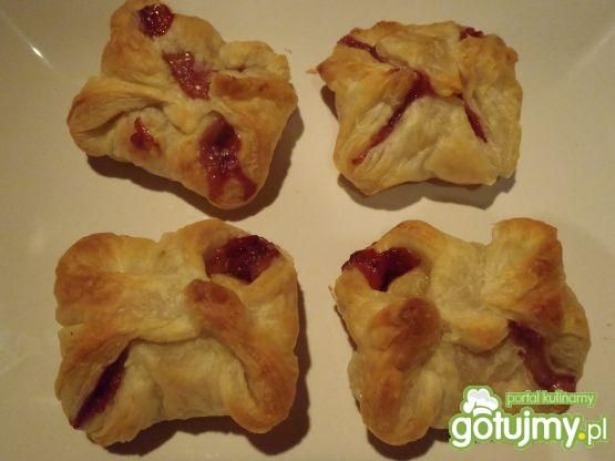 Ciastka francuskie z bananem i konfiturą Ciastka francuskie z bananem i konfiturą