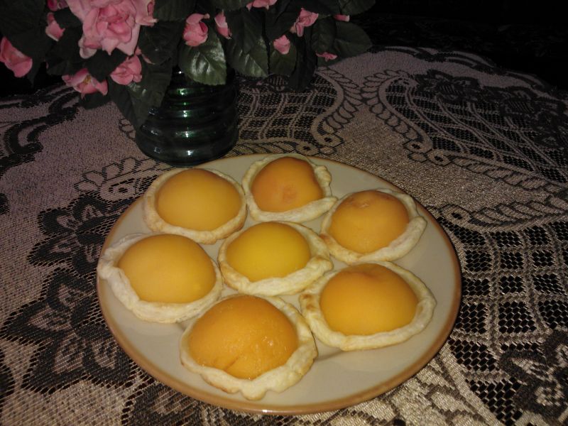 Ciastka francuskie z brzoskwiniami Ciastka francuskie z brzoskwiniami