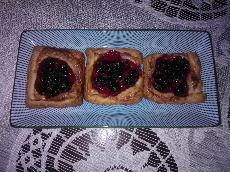 Ciastka francuskie z czarną porzeczką Ciastka francuskie z czarną porzeczką