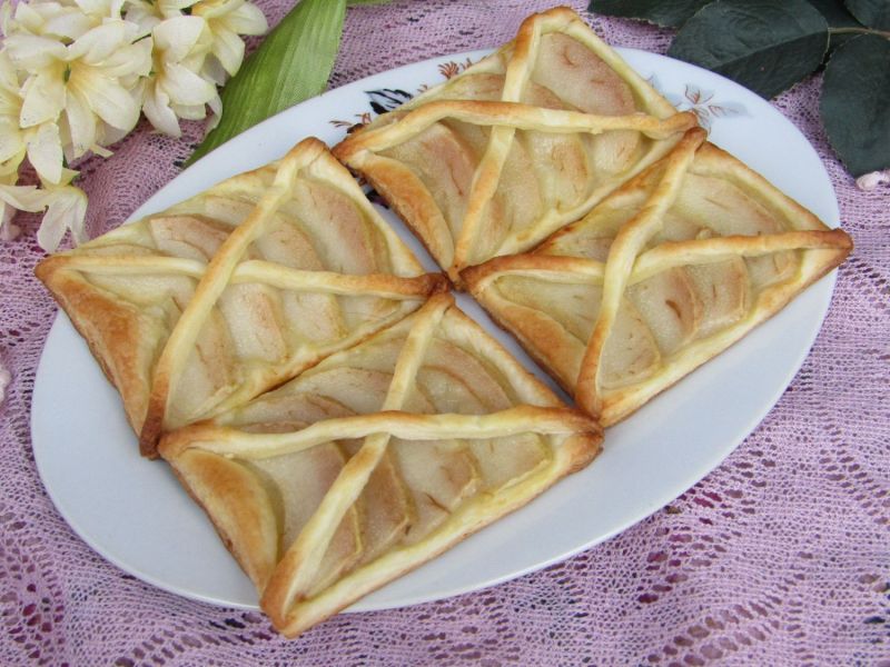 Ciastka francuskie z gruszką