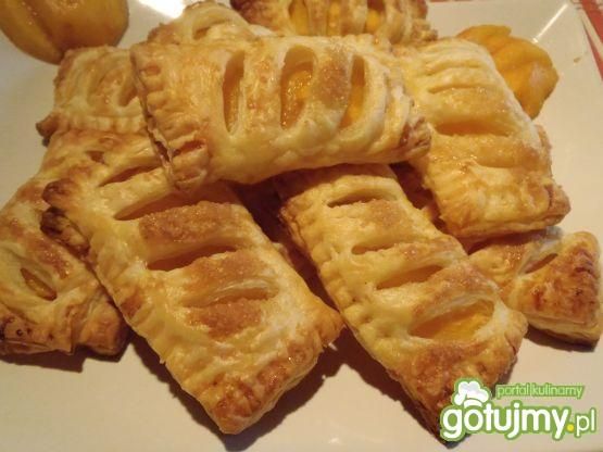 Ciastka francuskie z nektarynkami Ciastka francuskie z nektarynkami