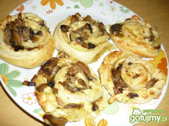 Ciastka francuskie z pieczarkami i serem