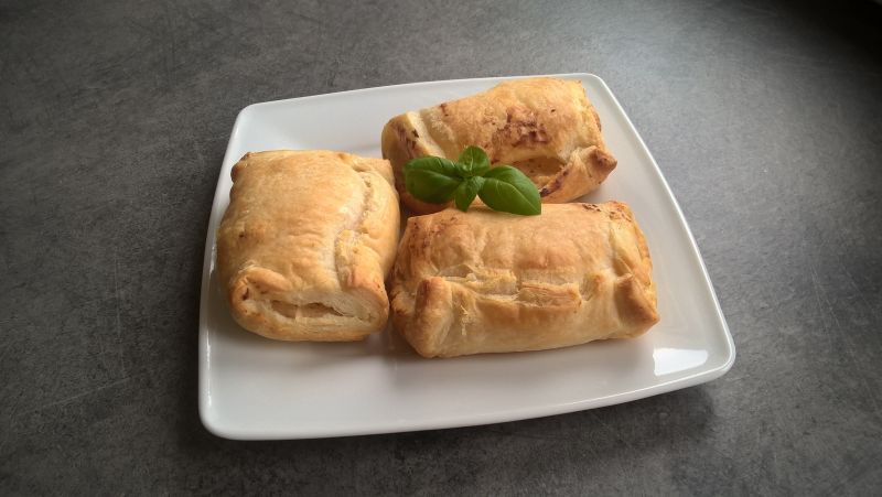 Ciastka francuskie z ricottą i rodzynkami Ciastka francuskie z ricottą i rodzynkami