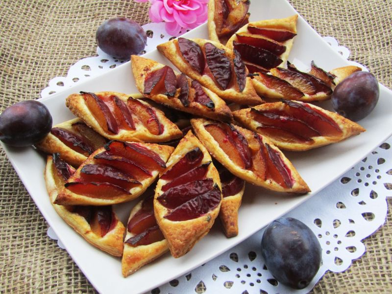 Ciastka francuskie ze śliwką 