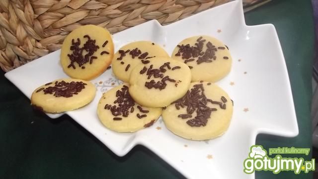 Ciastka maślane z posypka kakaową. Ciastka maślane z posypka kakaową.