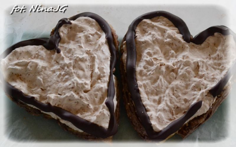 Ciastka orzechowe na kruchym spodzie