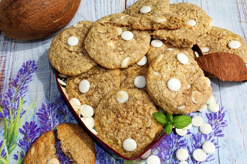 Ciastka owsiano-kokosowe z białą czekoladą Ciastka owsiano-kokosowe z białą czekoladą