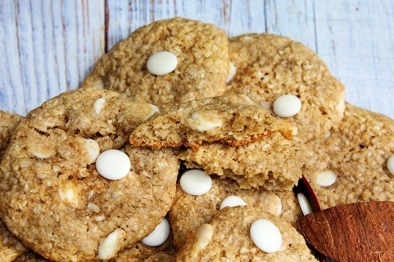 Ciastka owsiano-kokosowe z białą czekoladą Ciastka owsiano-kokosowe z białą czekoladą