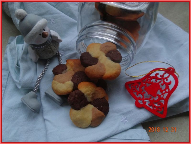 Ciastka w trzech kolorach Ciastka w trzech kolorach