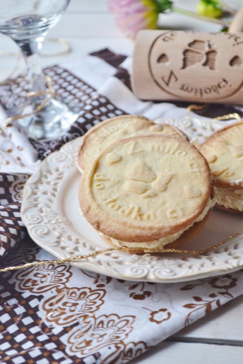 Ciastka waniliowe z kremem migdałowym