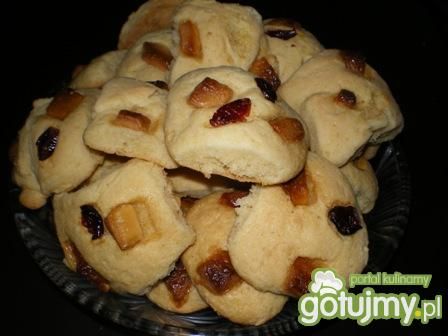 Ciastka z białą czekoladą i żurawiną